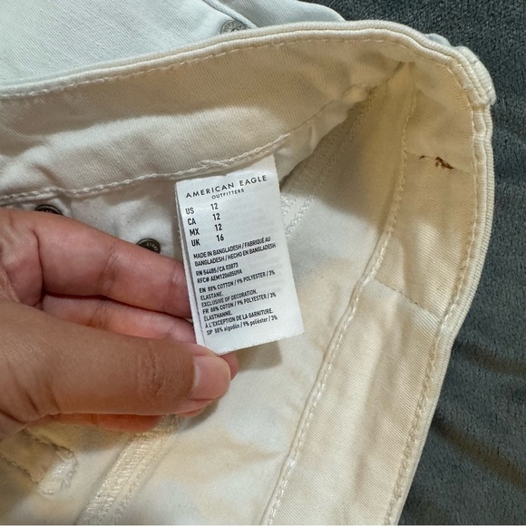 American Eagle Outfitters Cream Distressed Jean Shorts
#1067 - Picture 5 of 9